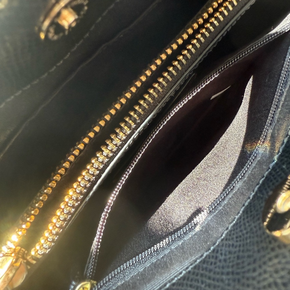 Coach Minetta Black Leather Handbag (with strap and dust bag) - Picture 9 of 12